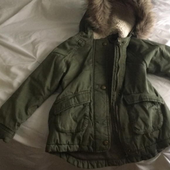 Stay Cozy! Forest PufferJacket with furry hood 🦁 - Picture 3 of 5